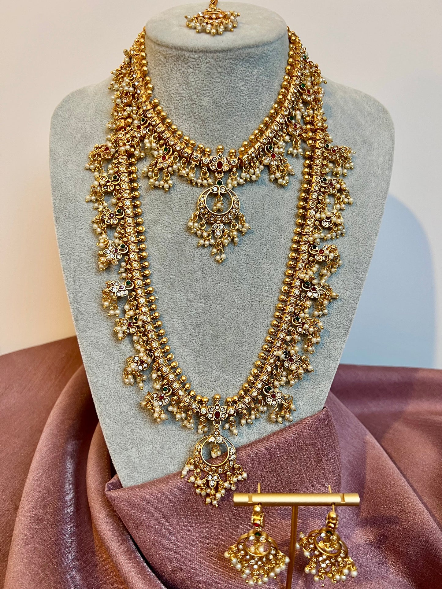 SANGI - Bridal Guttapusala long and short necklace with pearls and flat earrings and tikka N3185