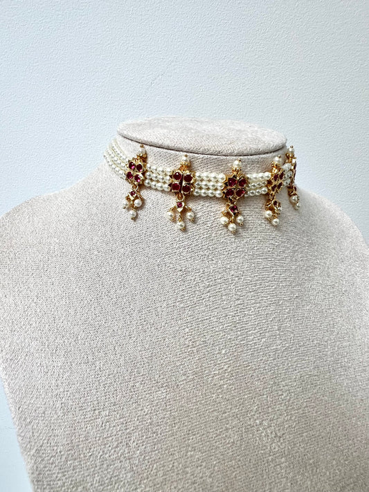 SUNDARI - Impon pearl choker in ruby and white with matching earrings N3303