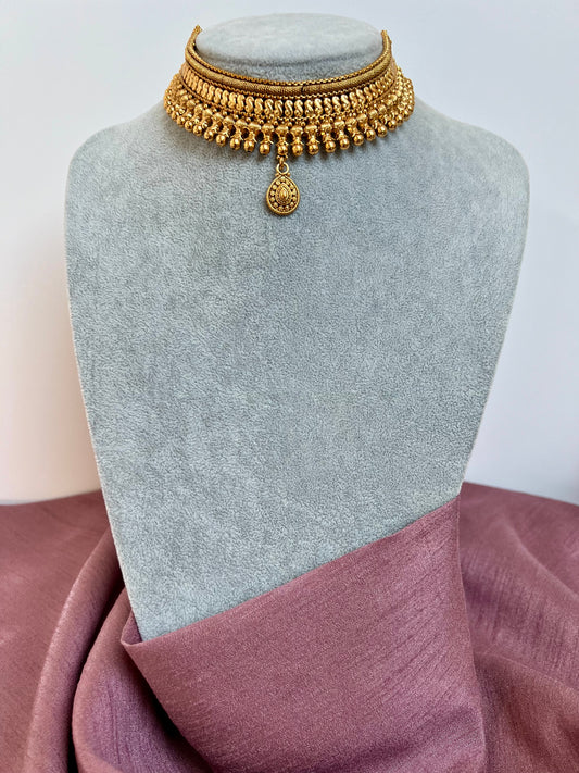 NILANI - Bridal golden choker necklace with teardrop at the centre   N3062