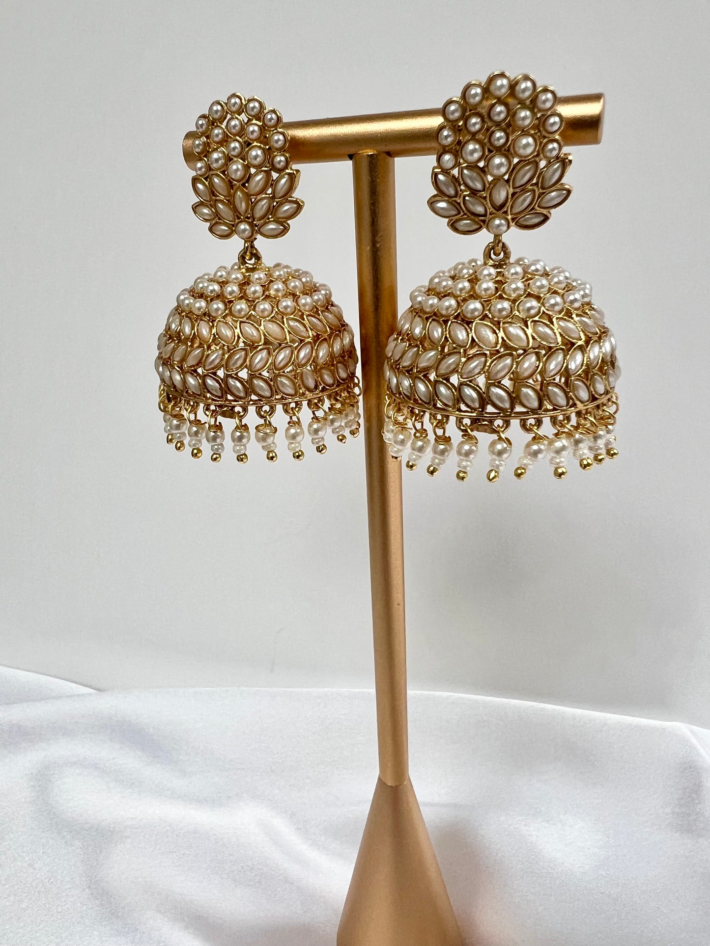 Jhumka embellished with pearls E3020