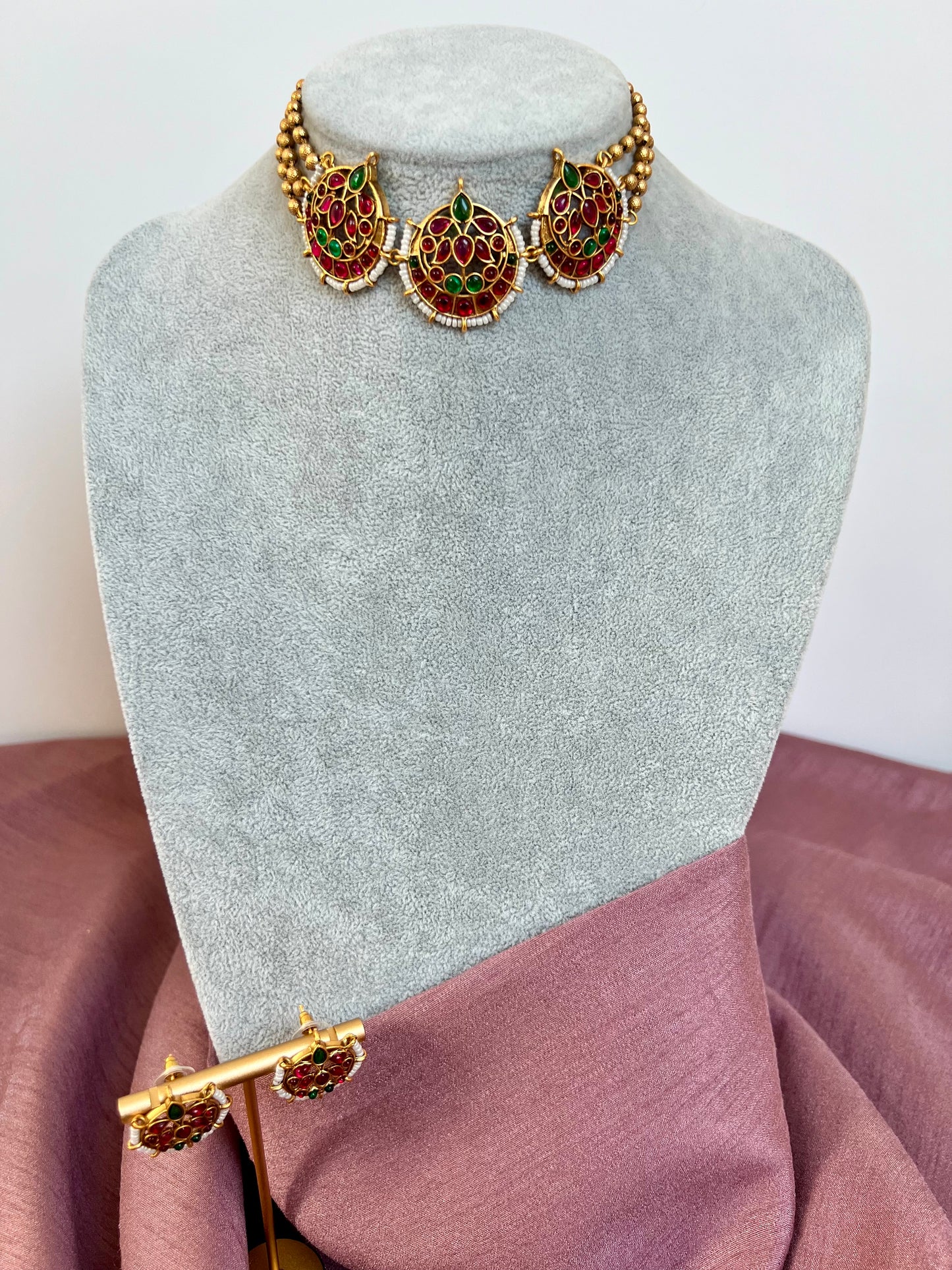 ARSHIYA - Traditional South Indian kemp moon choker with golden bead chains and earrings N3116