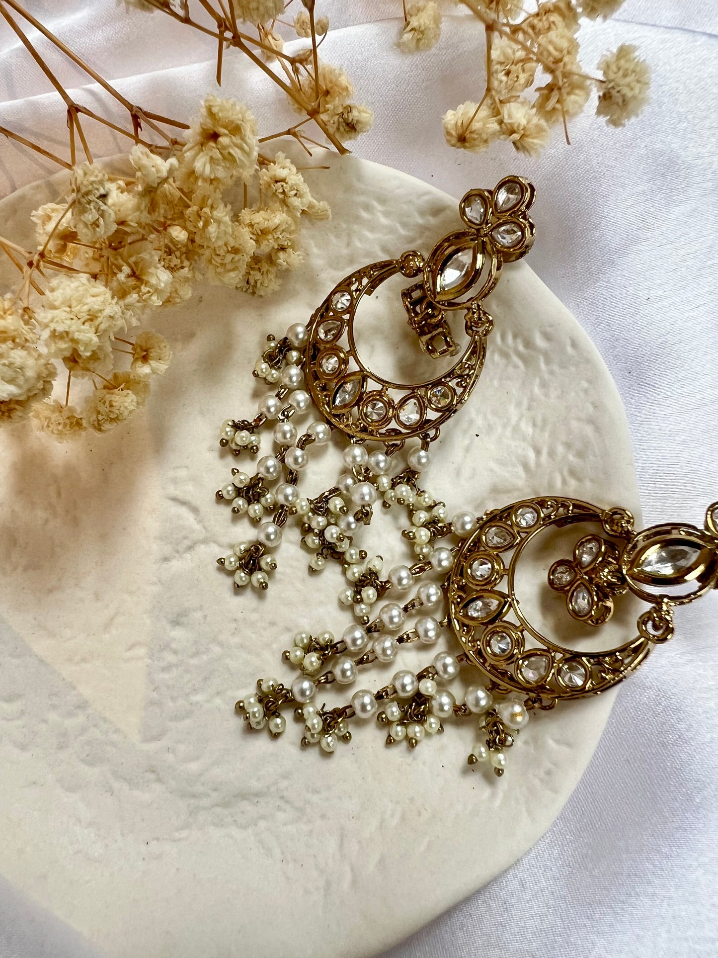 Simple flat mehndi plated earrings with pearls E3042