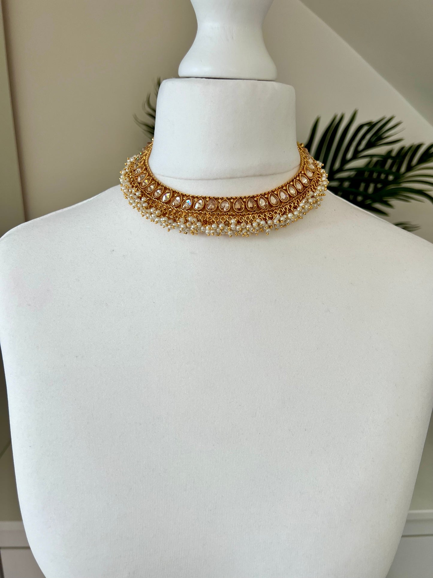 TAMI - Golden kundan stone style necklace with pearls and earrings N3056