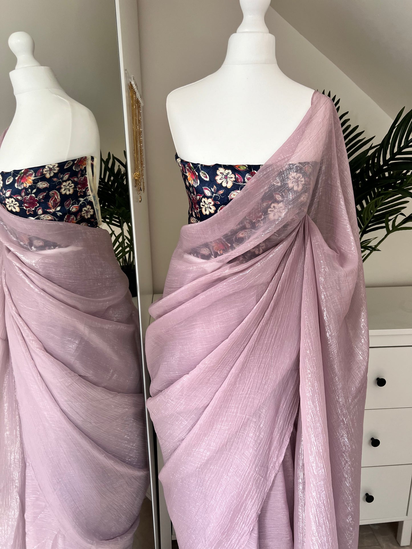 Pastel lavender crushed chiffon saree with a simple woven shine,includes a printed matching blue silk blouse