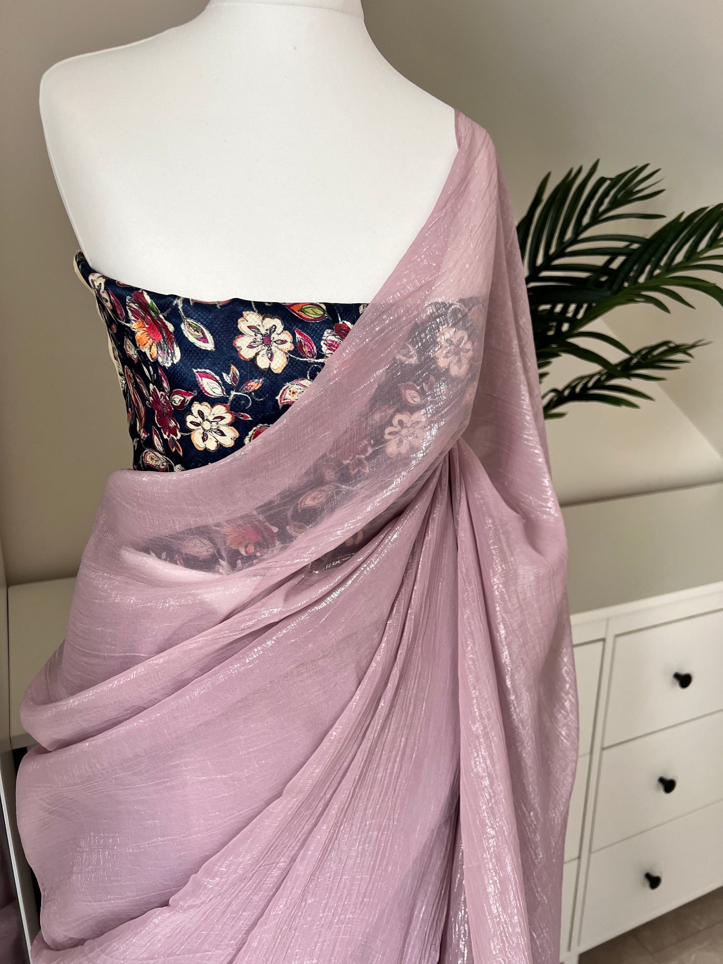 Pastel lavender crushed chiffon saree with a simple woven shine,includes a printed matching blue silk blouse