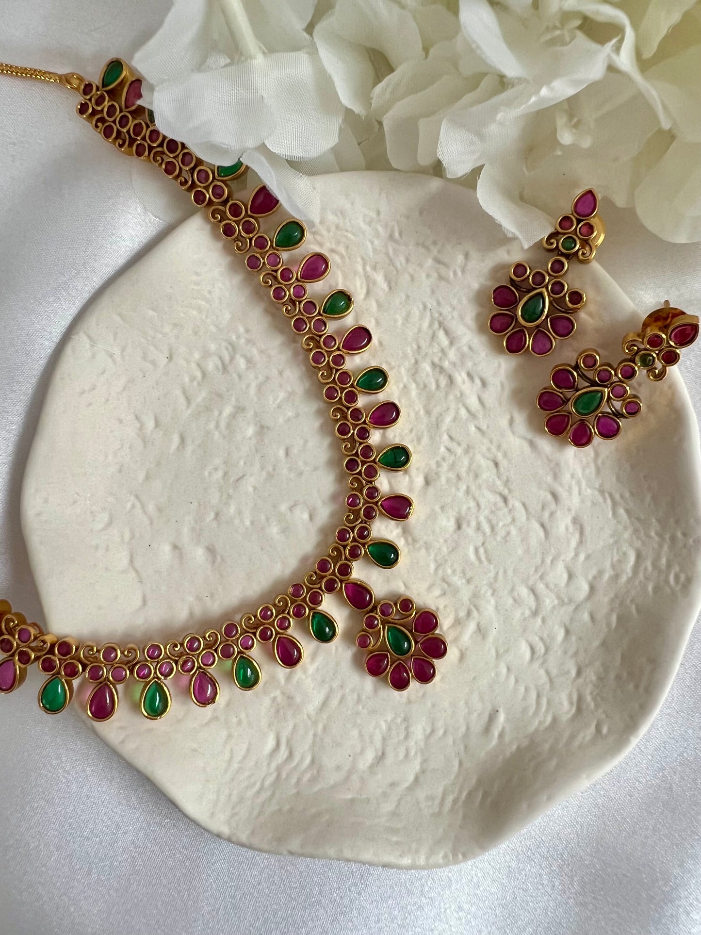 PAVITHRA - Antique rubygreen short necklace set with matching small earrings N3052