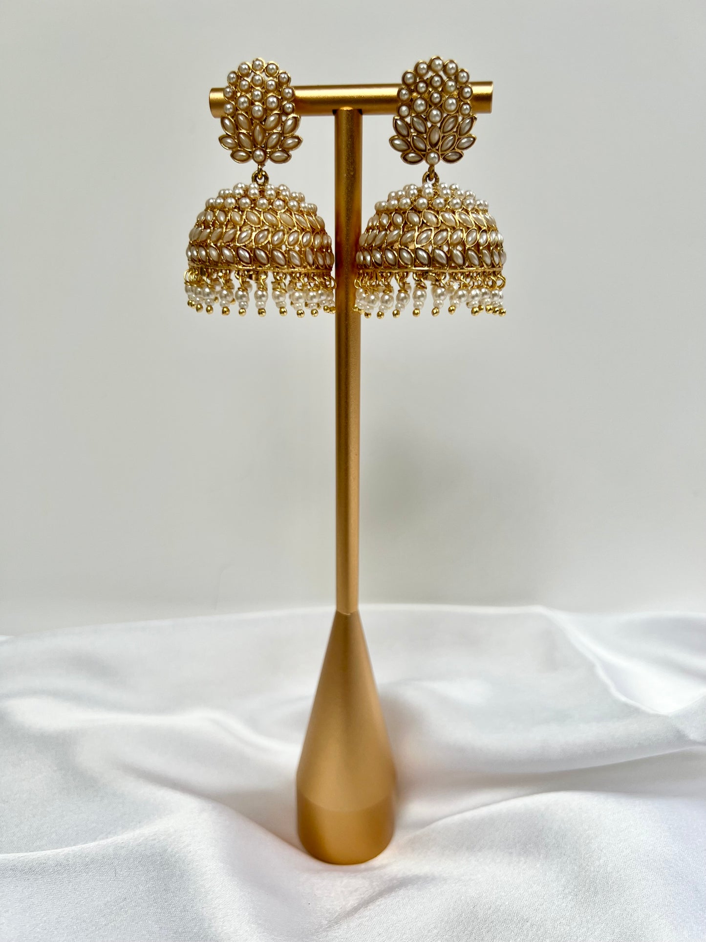 Jhumka embellished with pearls E3020