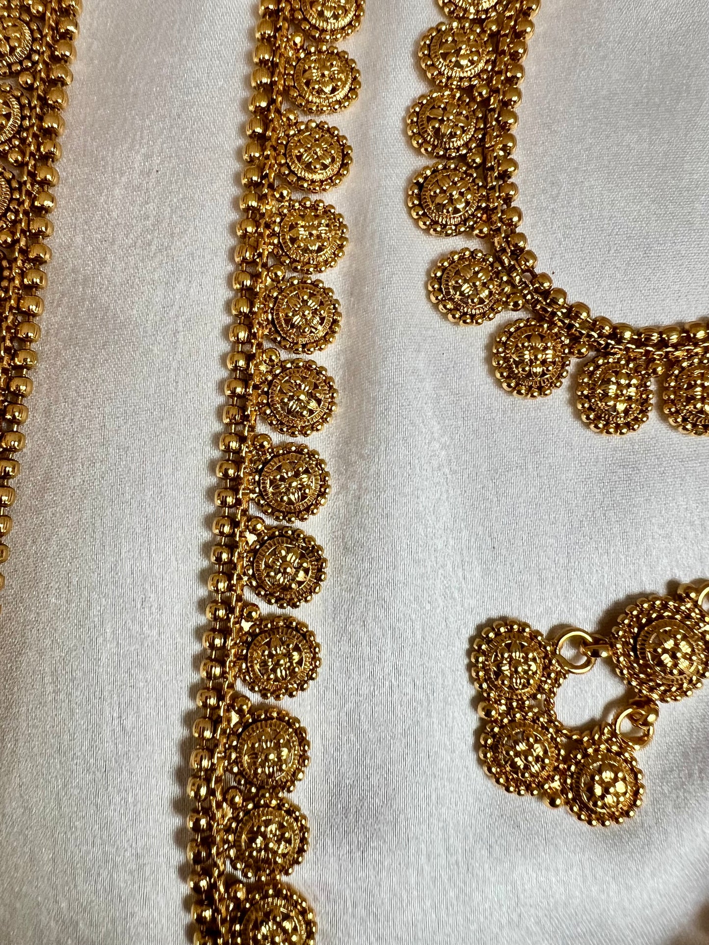 ARULIA- Long and short golden necklace set with flat earrings and tikka N3194