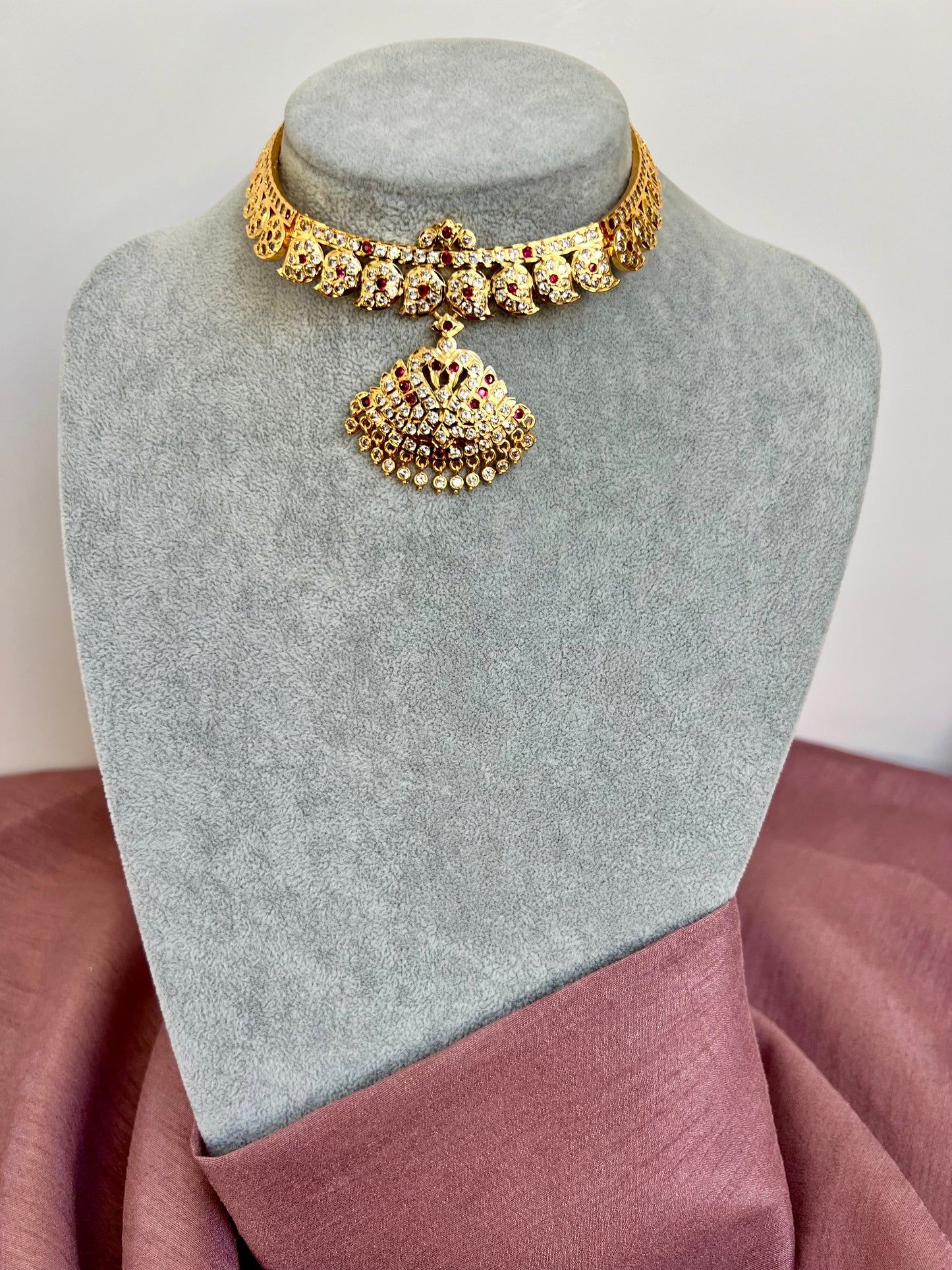 AMARA - Short impon ruby mango motif choker necklace N3139