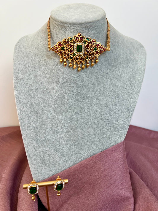 SANYA - Classic golden choker in rubygreen and ruby with matching studs N3111, N3125