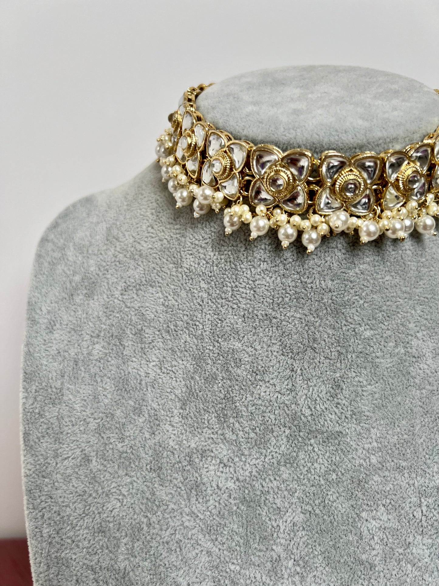 AVINYA - Kundan style choker necklace with white pearls and comes with matching earrings N3047