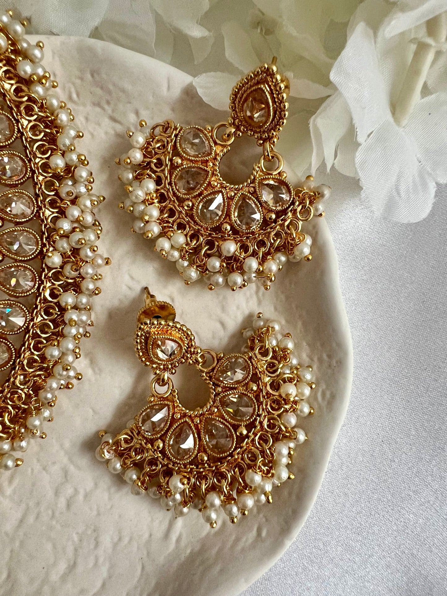 TAMI - Golden kundan stone style necklace with pearls and earrings N3056