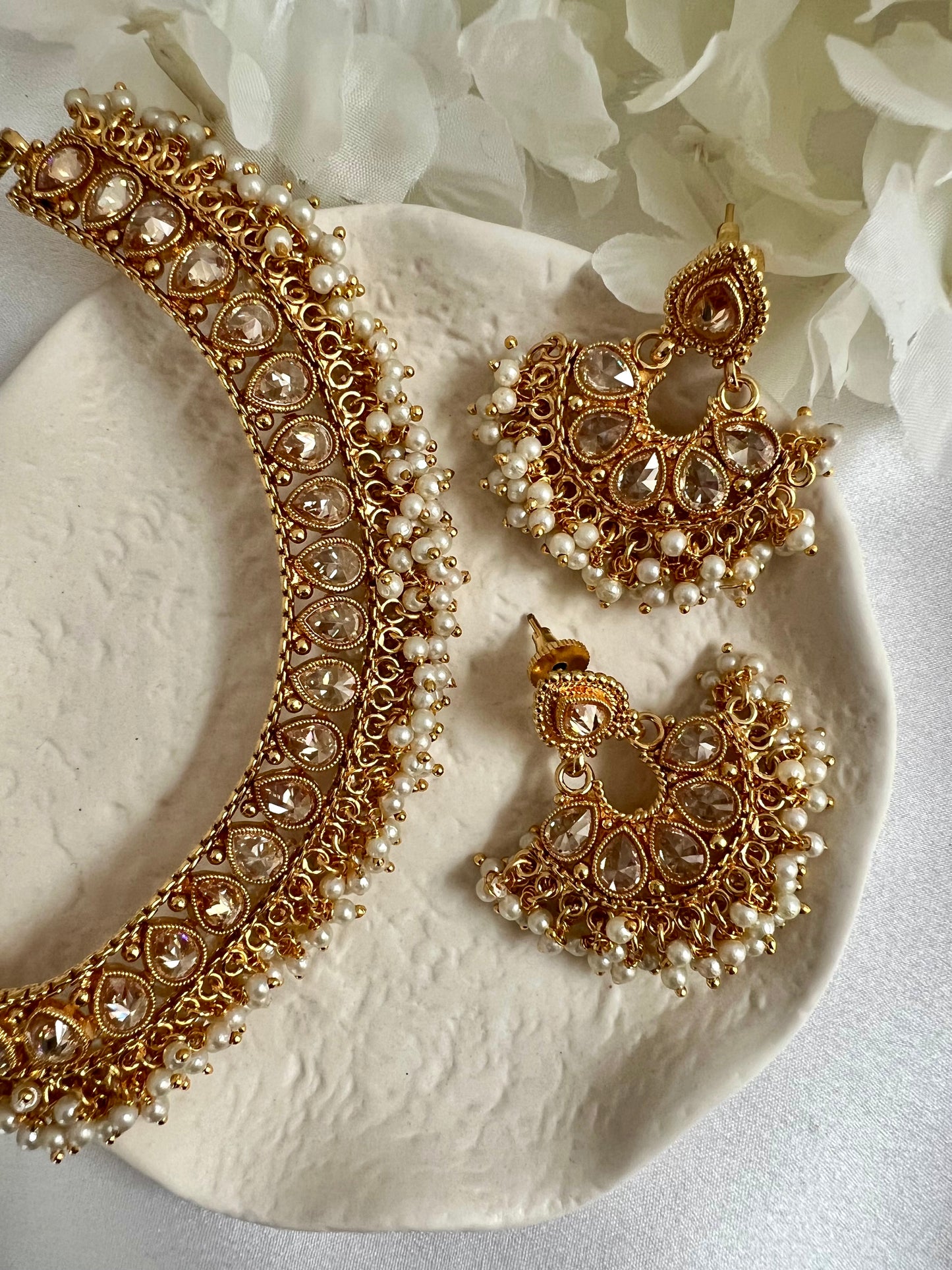 TAMI - Golden kundan stone style necklace with pearls and earrings N3056