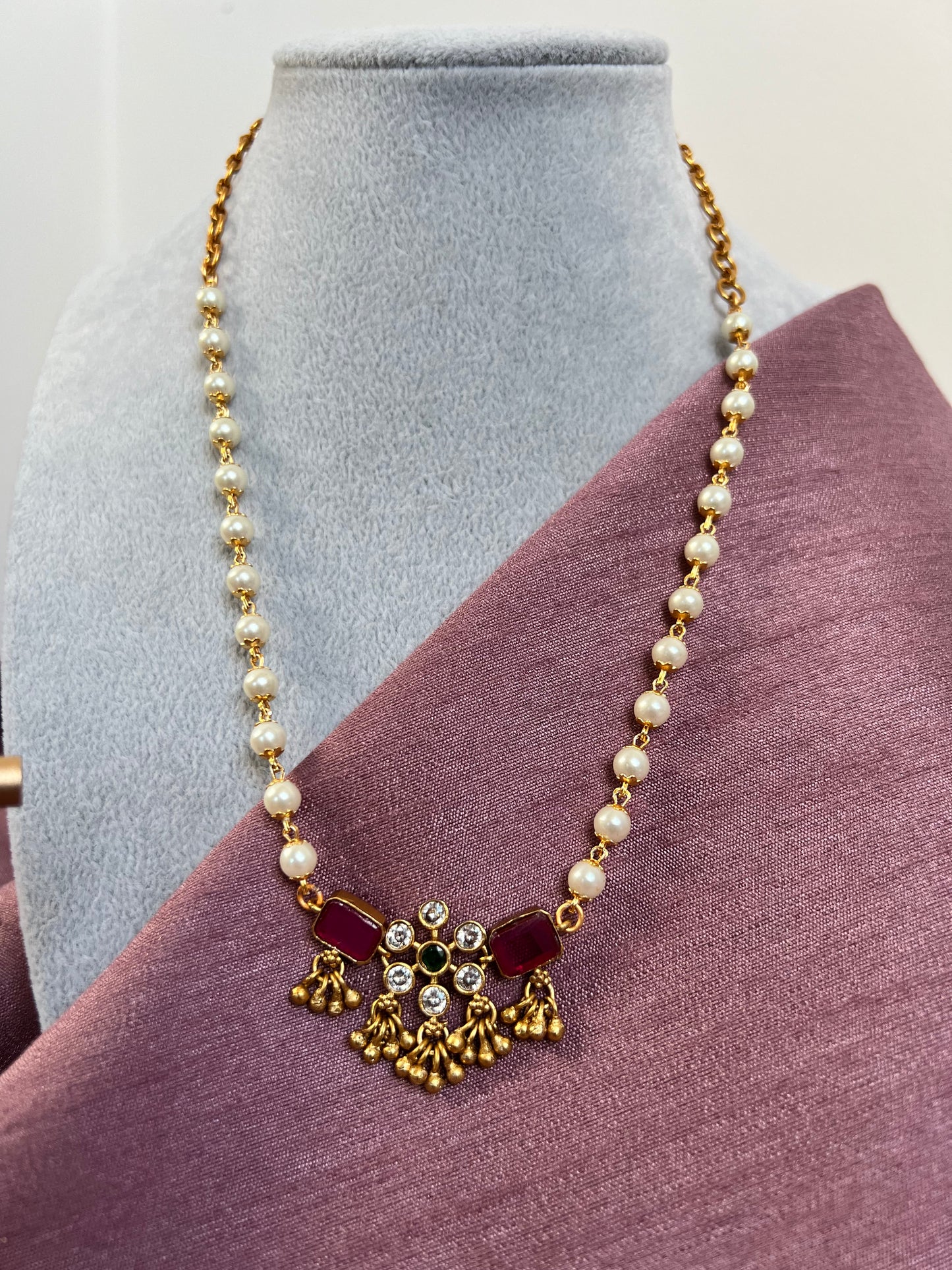 Simple short chain necklace set in ruby N3014