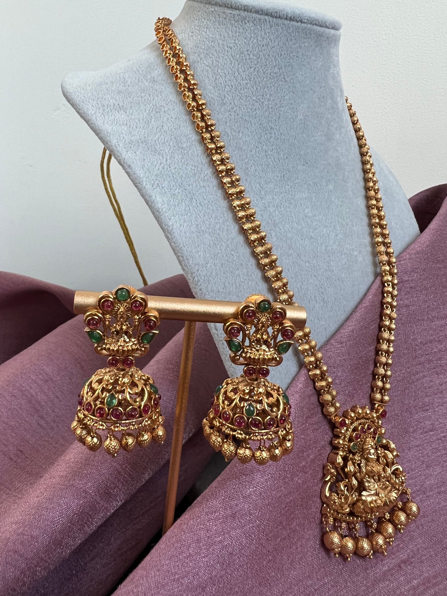 Antique temple long matte gold plated jewellery with earrings N3025