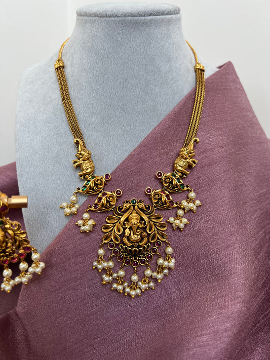Antique temple short matte gold plated necklace with earrings N3028