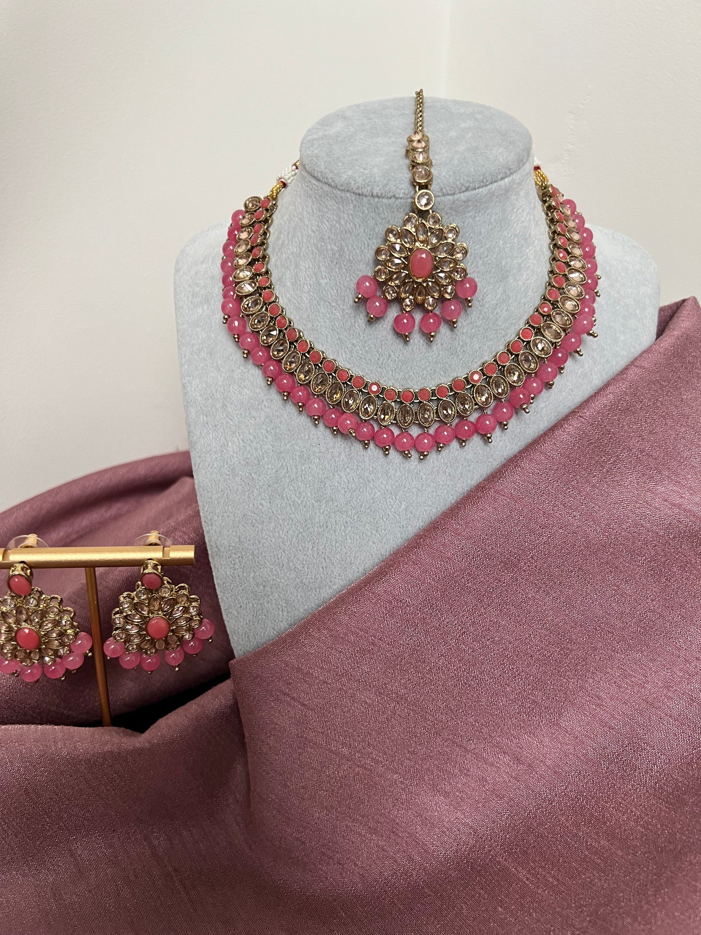 Pink mehndi necklace with matching earrings