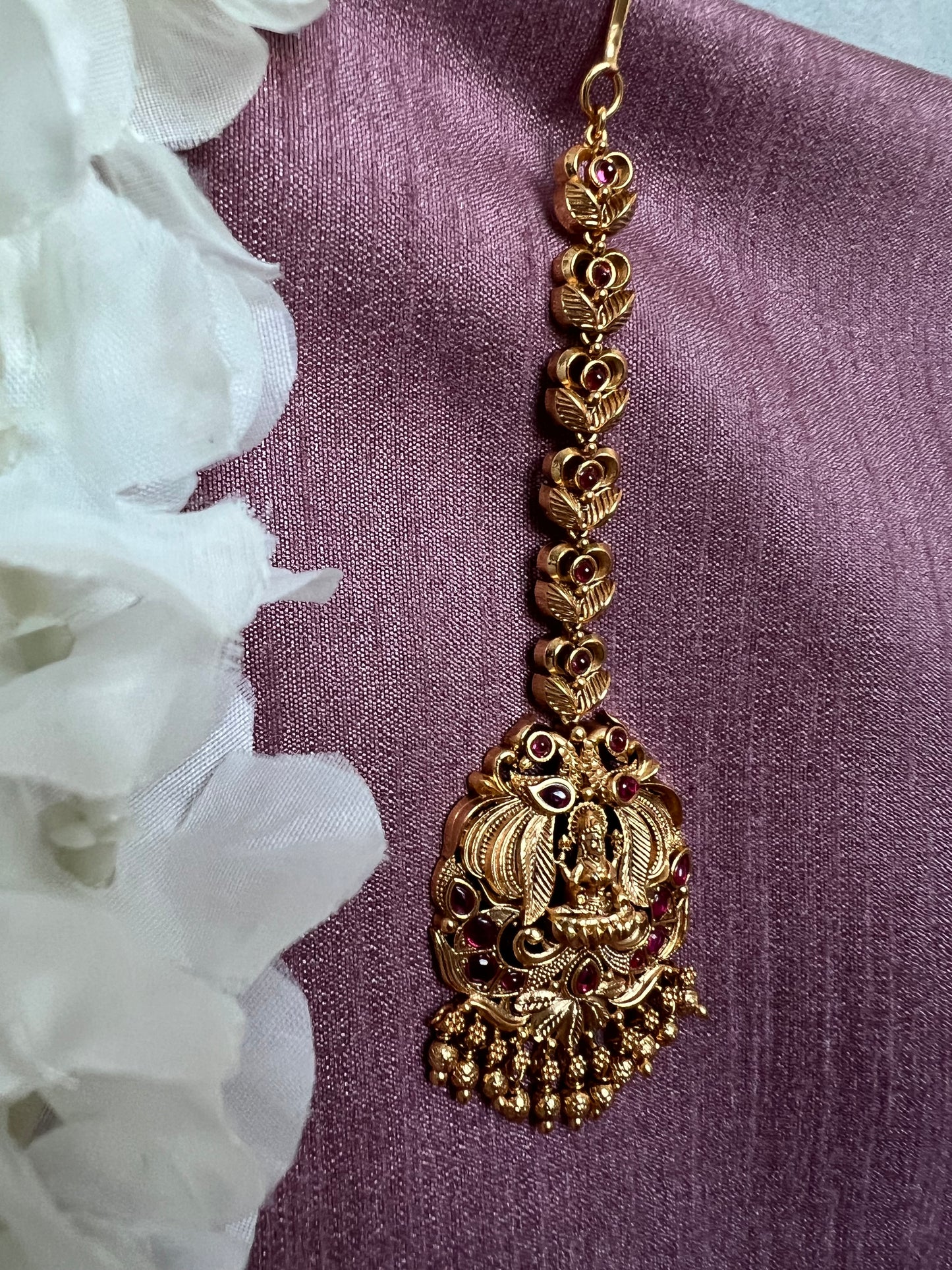 Antique gold plated ruby stoned tikka T3013