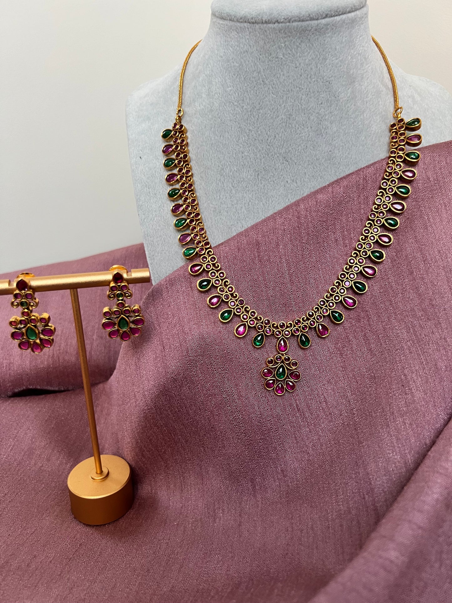 Antique rubygreen short necklace set with earrings N3052