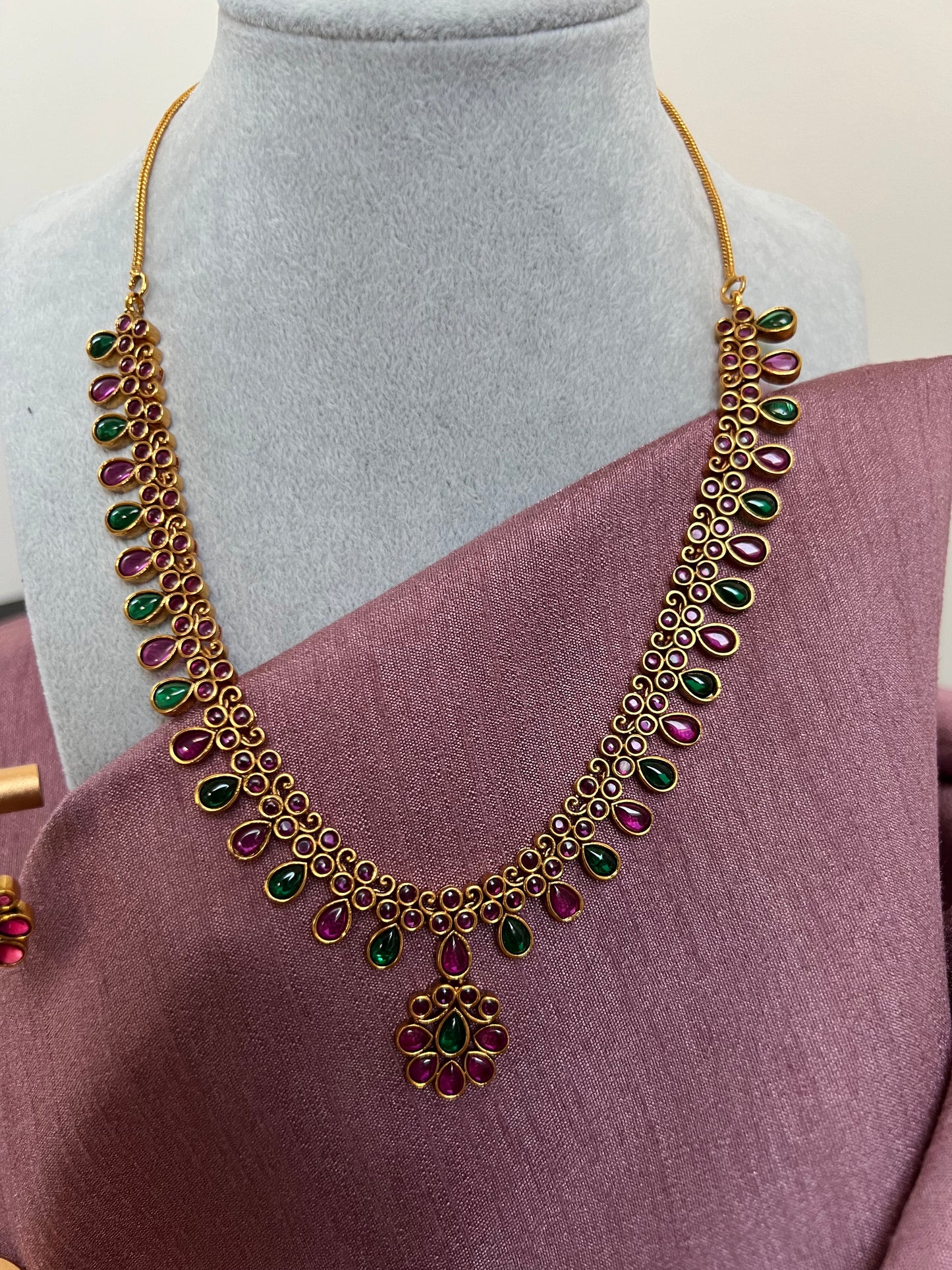 Antique rubygreen short necklace set with earrings N3052