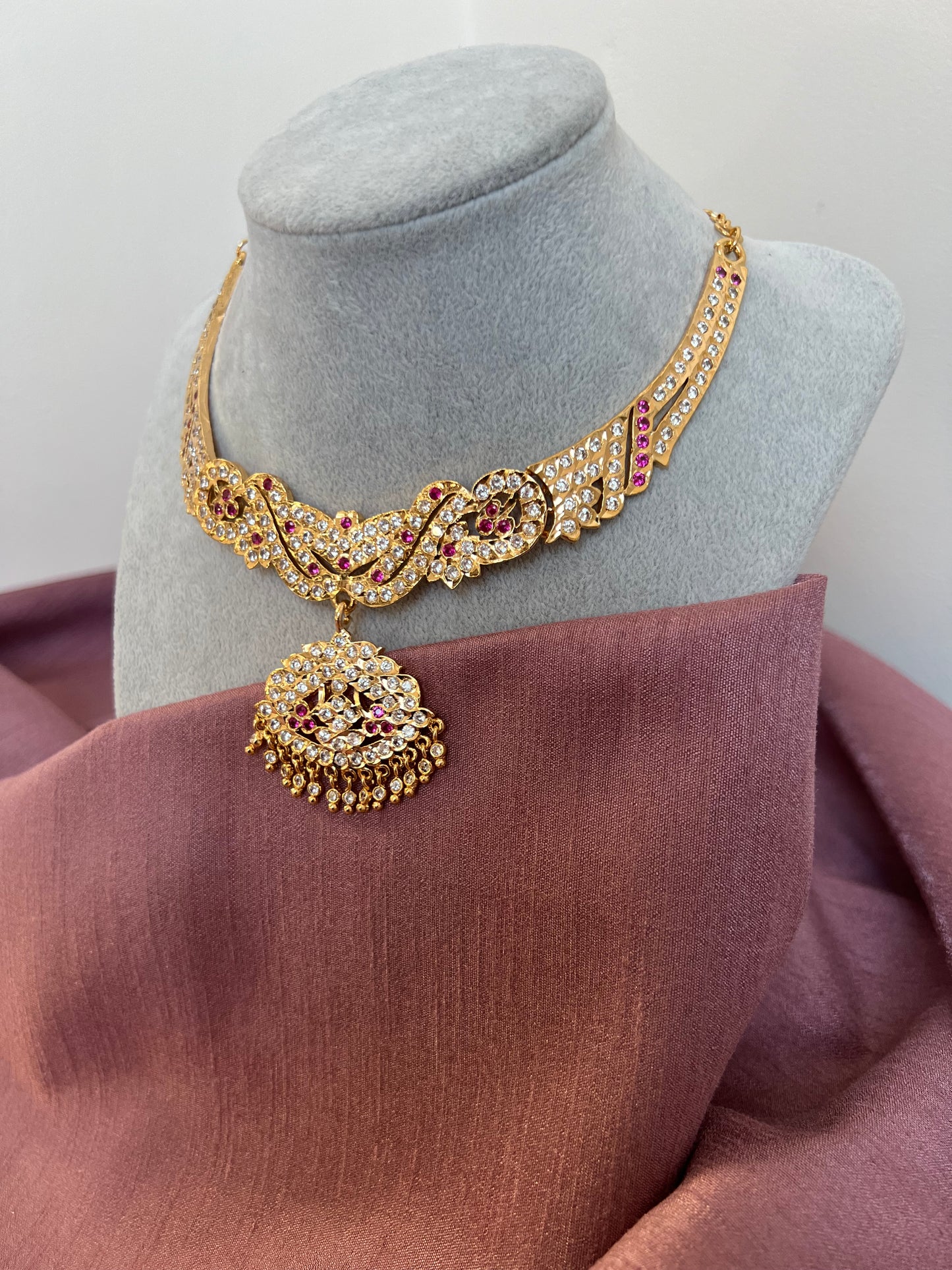 Attigai choker/short Impon necklace in ruby N3036