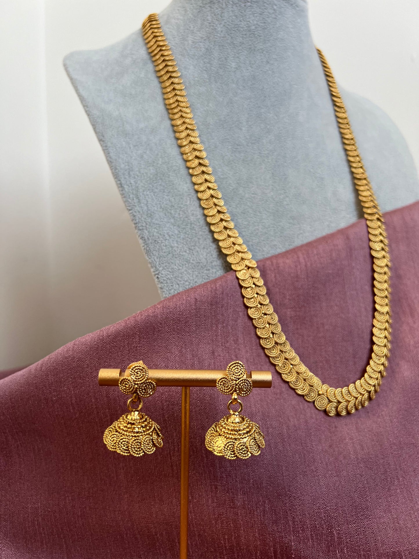 Antique long gold plated necklace N3057