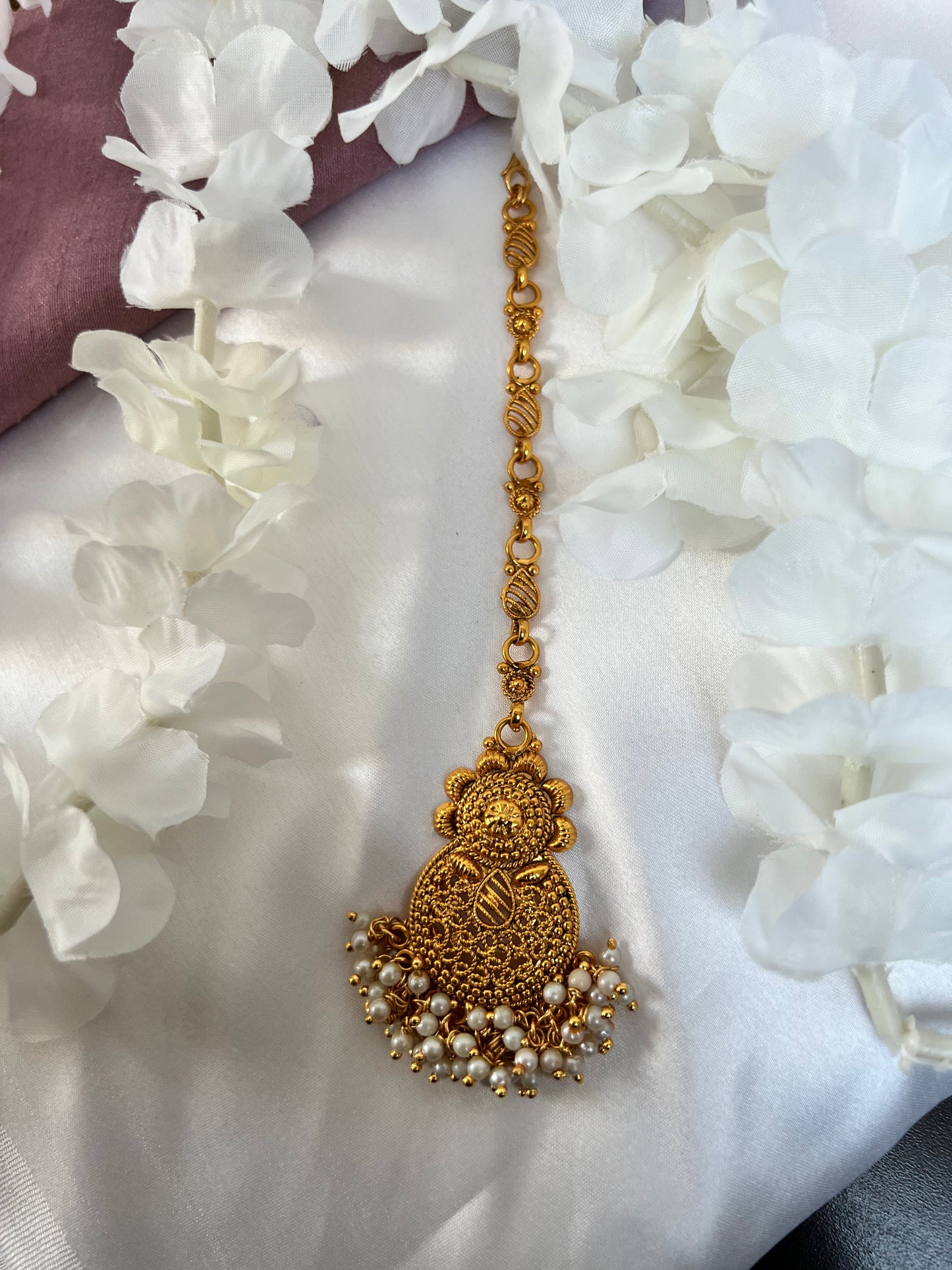 Antique gold plated pearl tikka T3001