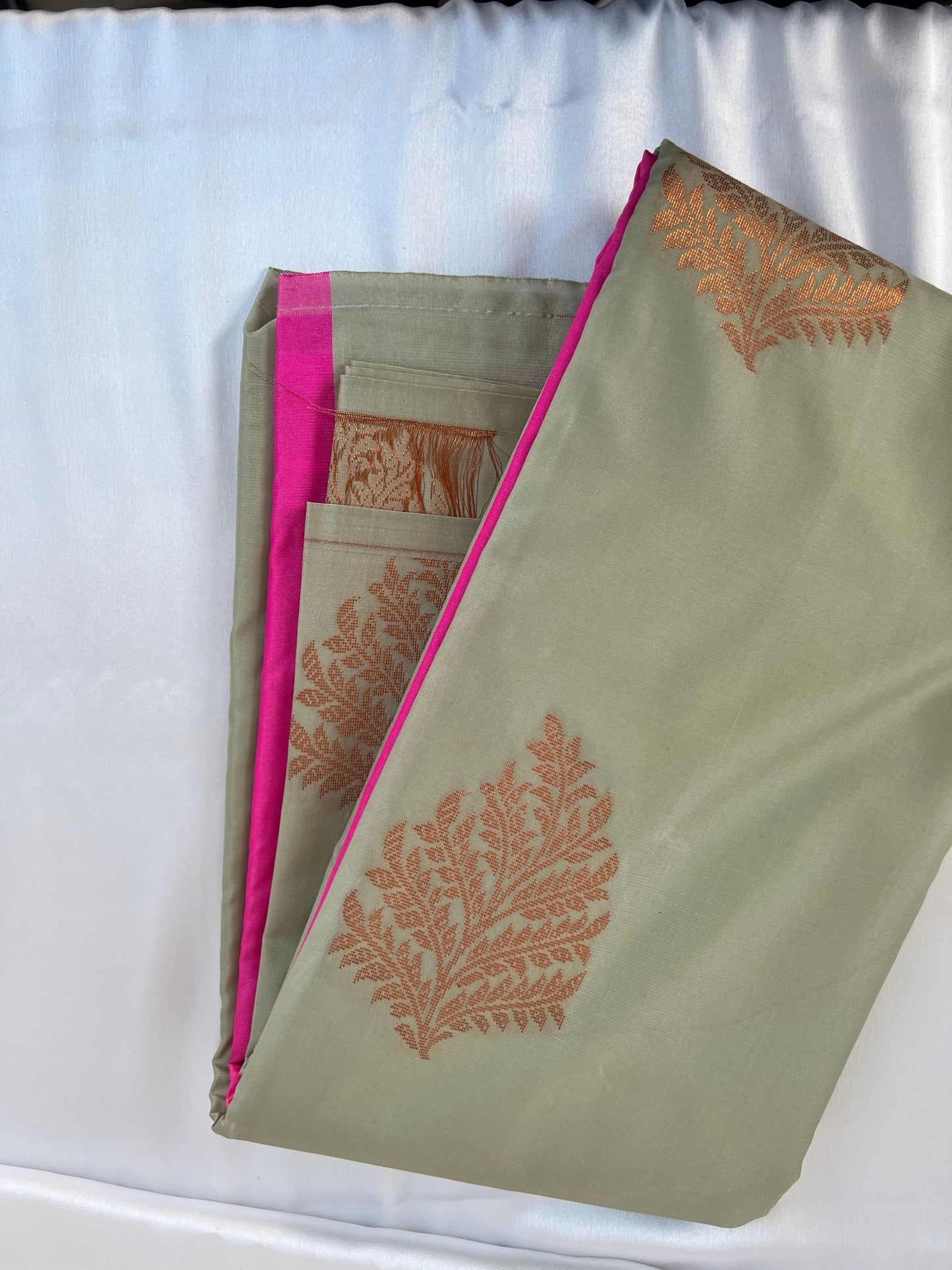 Mint Soft silk saree with pink headpiece and blouse S3001