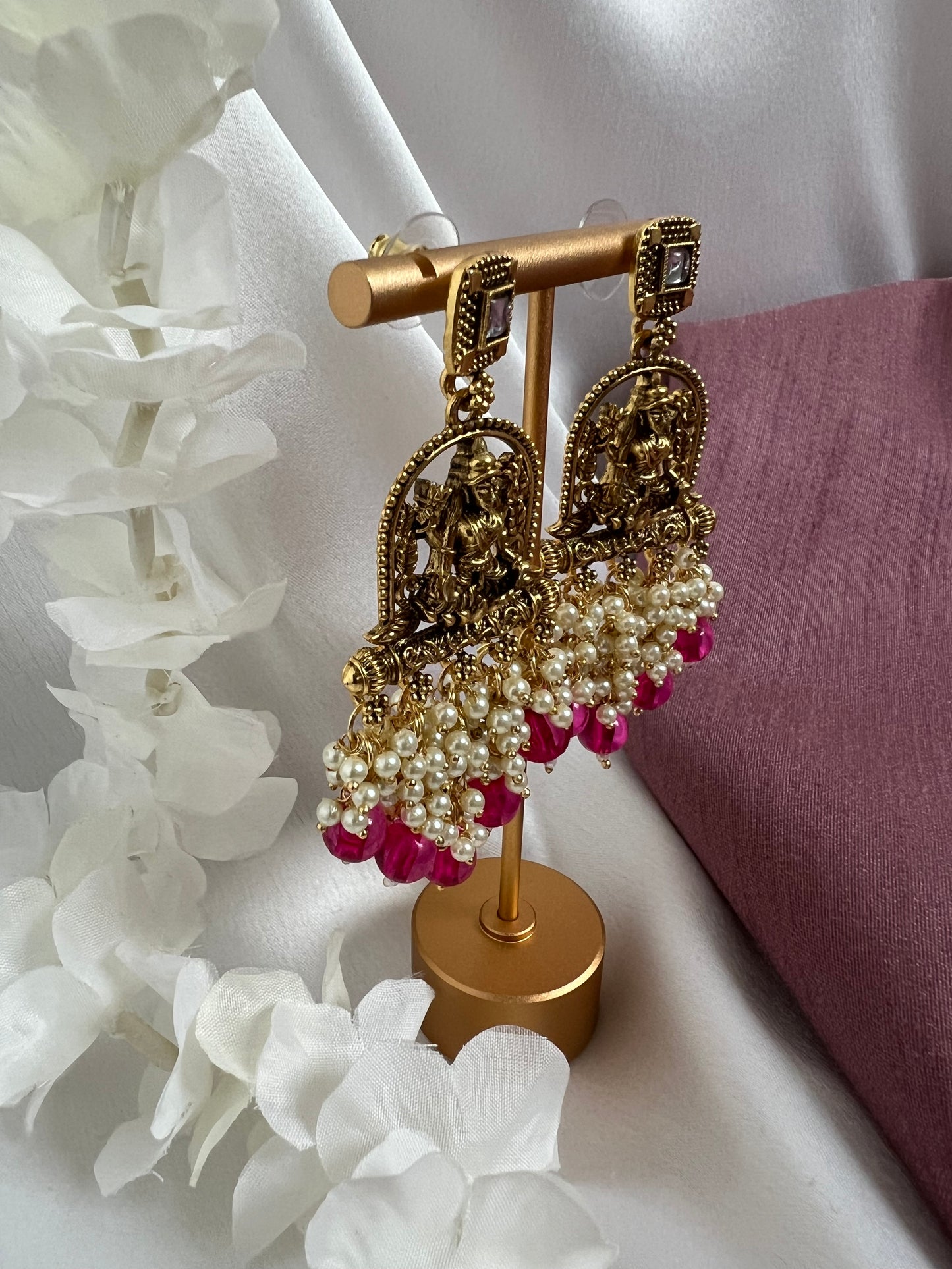 Antique temple matte gold plated earrings E3010