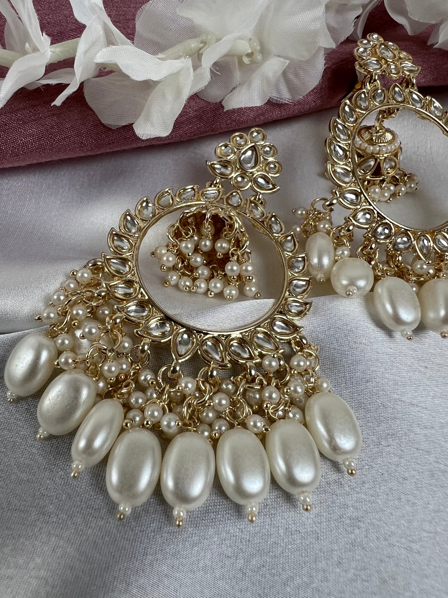 Gold plated kundan stoned pearly jhumka earrings E3014