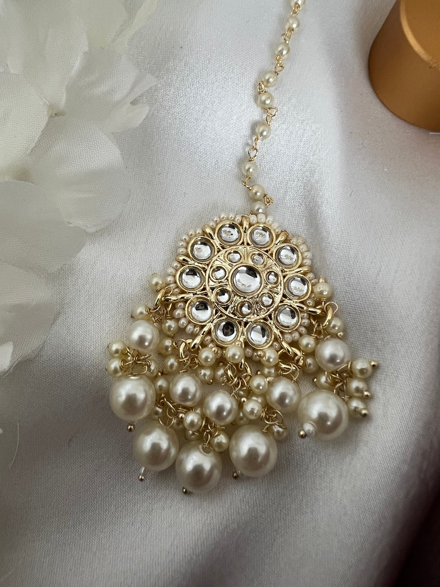 white kundan stoned ivory pearl earring and tikka set ET3004