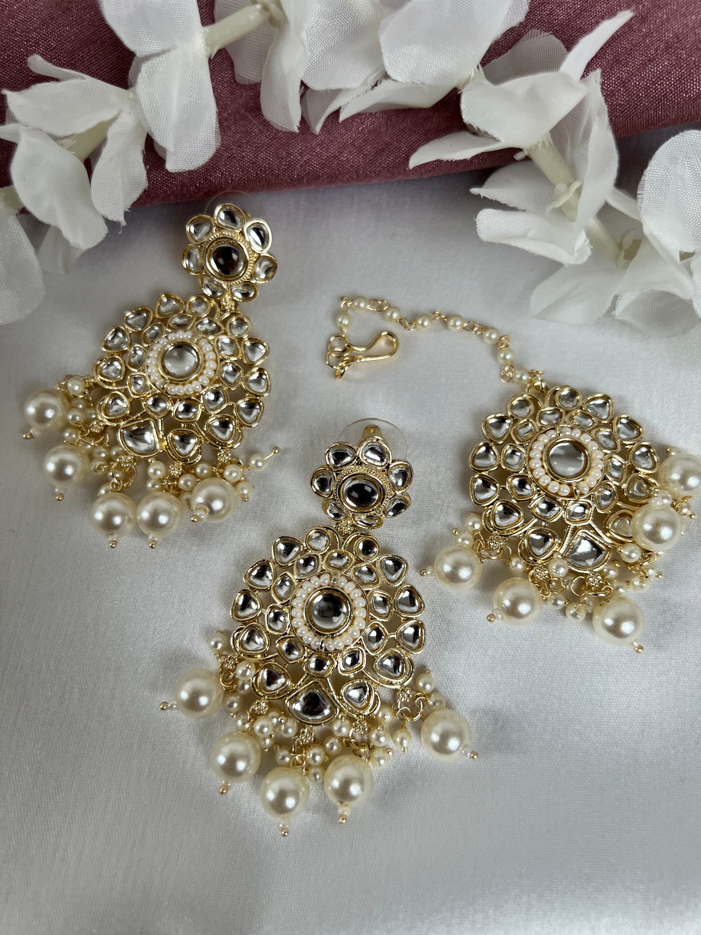 White kundan stoned earring and tikka set ET3002