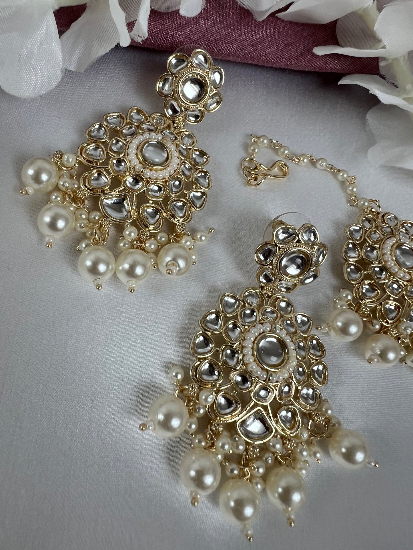 White kundan stoned earring and tikka set ET3002