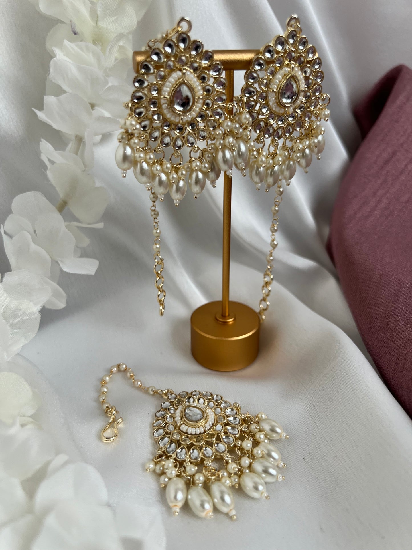 White pearl kundan stoned earring and tikka set ET3001