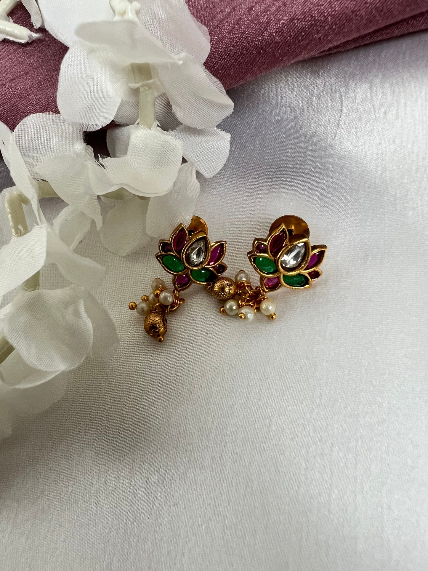 Small lotus rubygreen earrings with dangling white and golden pearls E3001