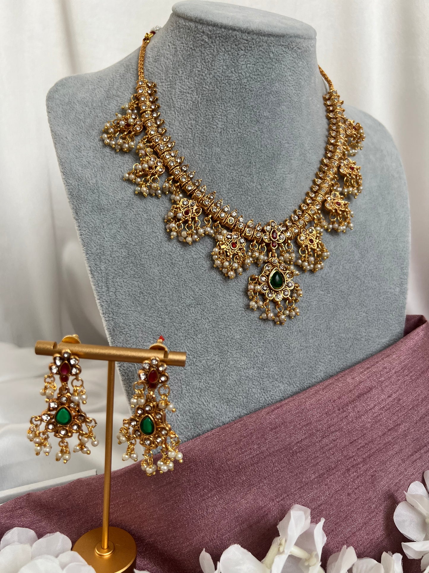 Guttapasalu short chain necklace set in green with matching earrings N3082