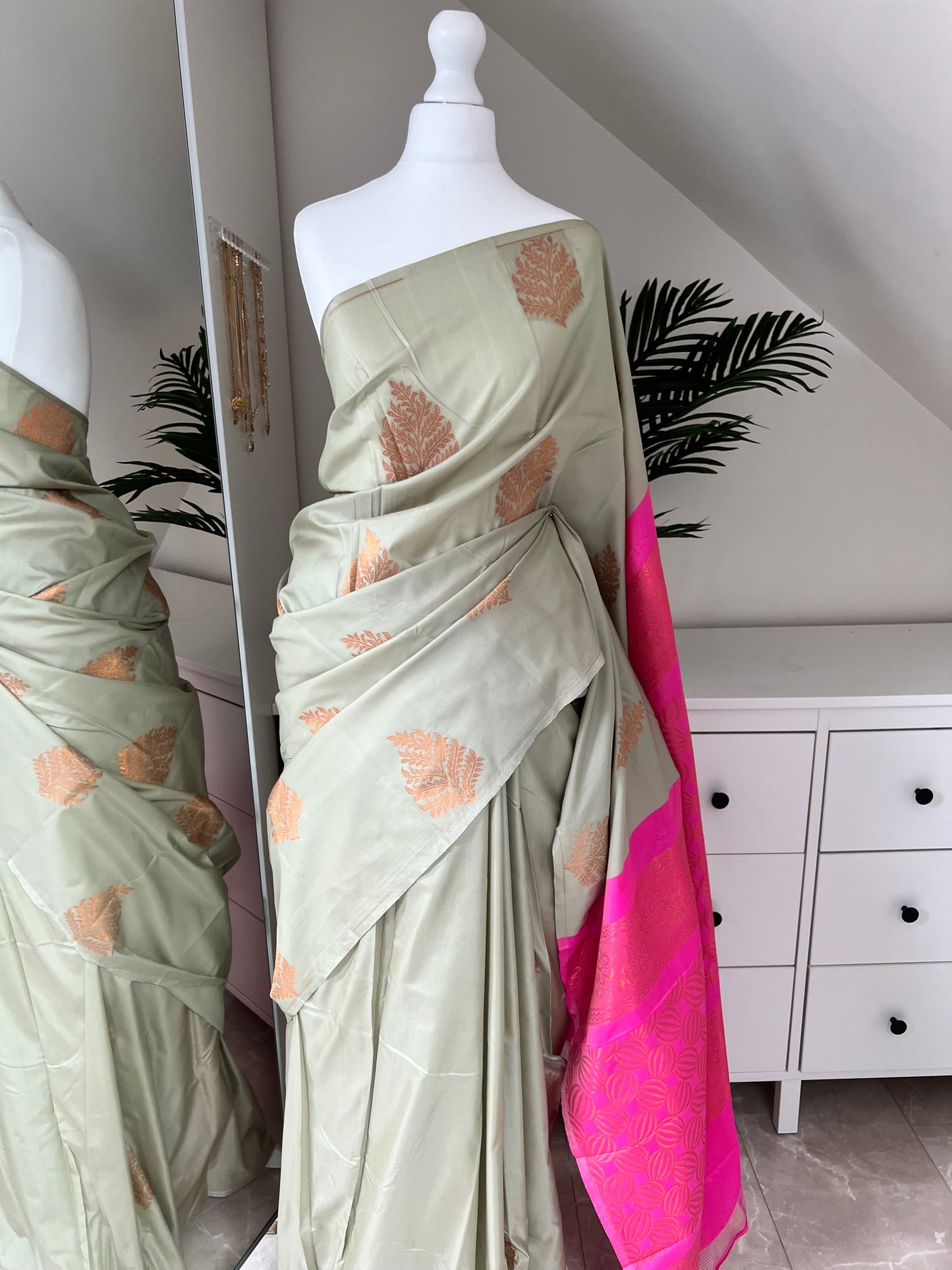 Mint Soft silk saree with pink headpiece and blouse S3001