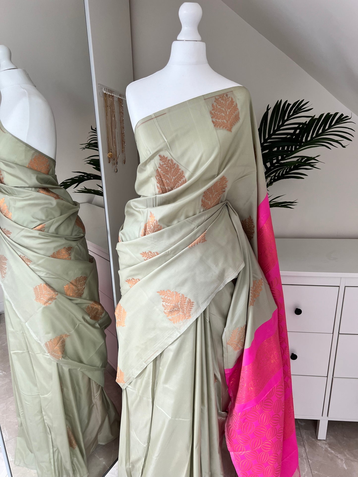 Mint Soft silk saree with pink headpiece and blouse S3001