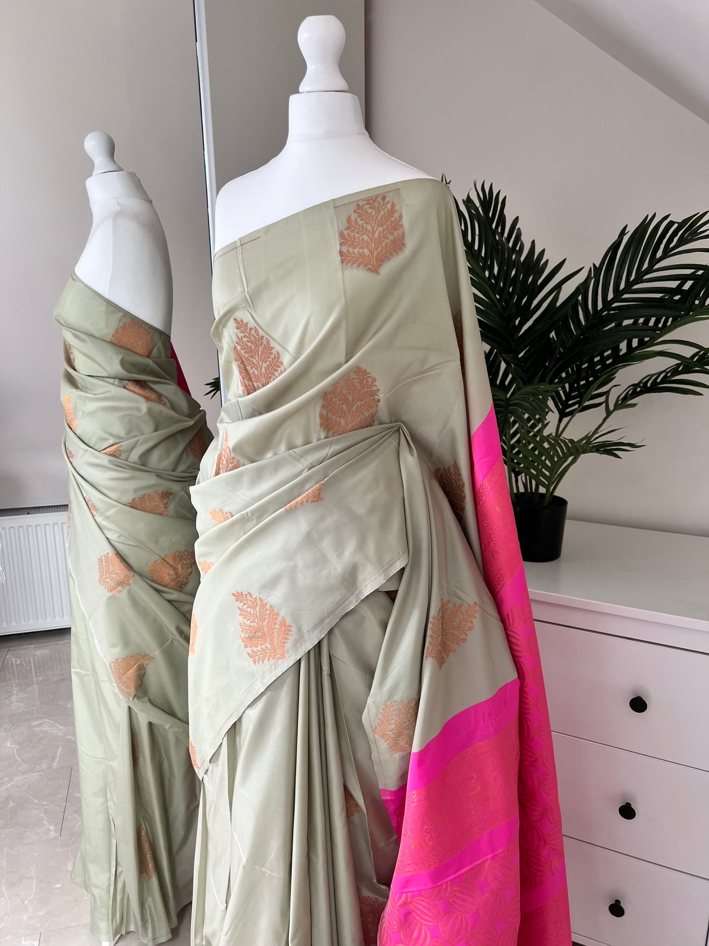 Mint Soft silk saree with pink headpiece and blouse S3001