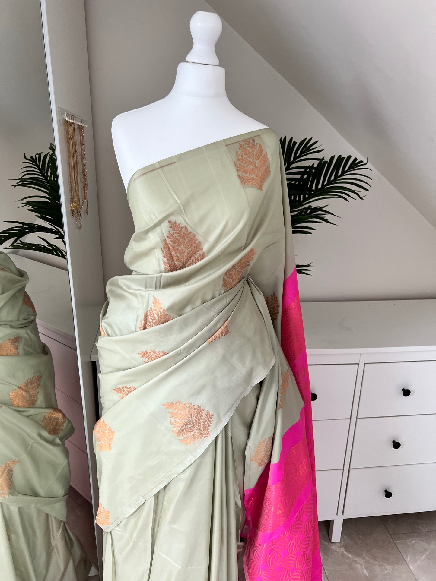 Mint Soft silk saree with pink headpiece and blouse S3001