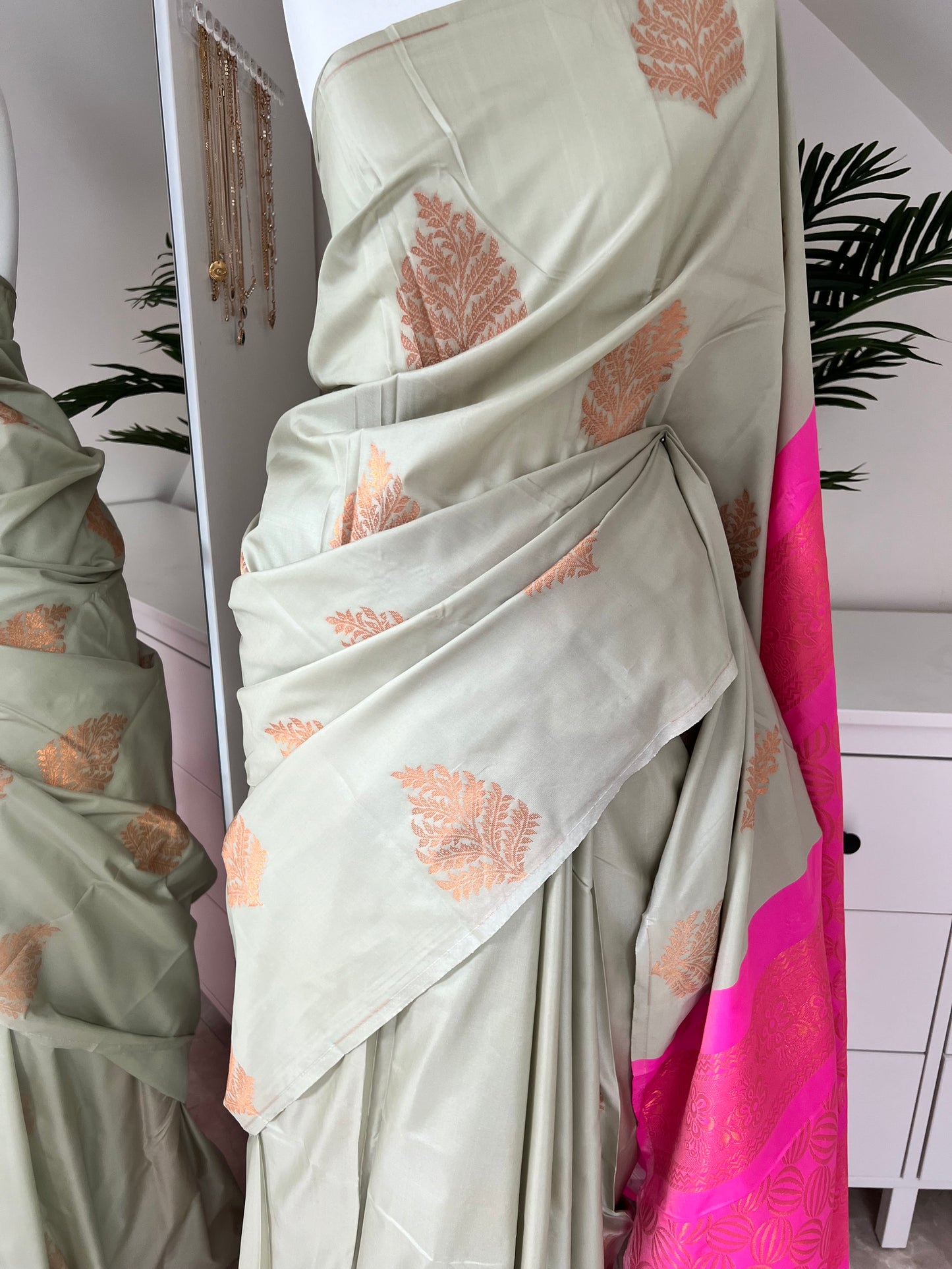 Mint Soft silk saree with pink headpiece and blouse S3001