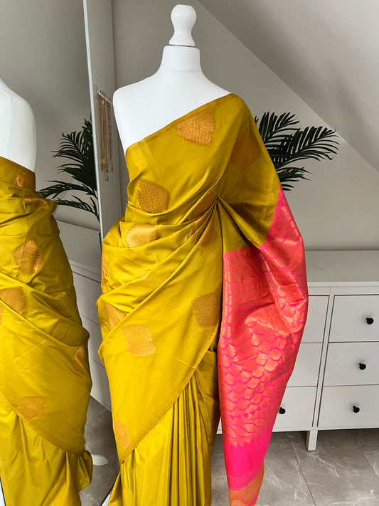 Olive green soft silk saree with pink blouse/headpiece S3005