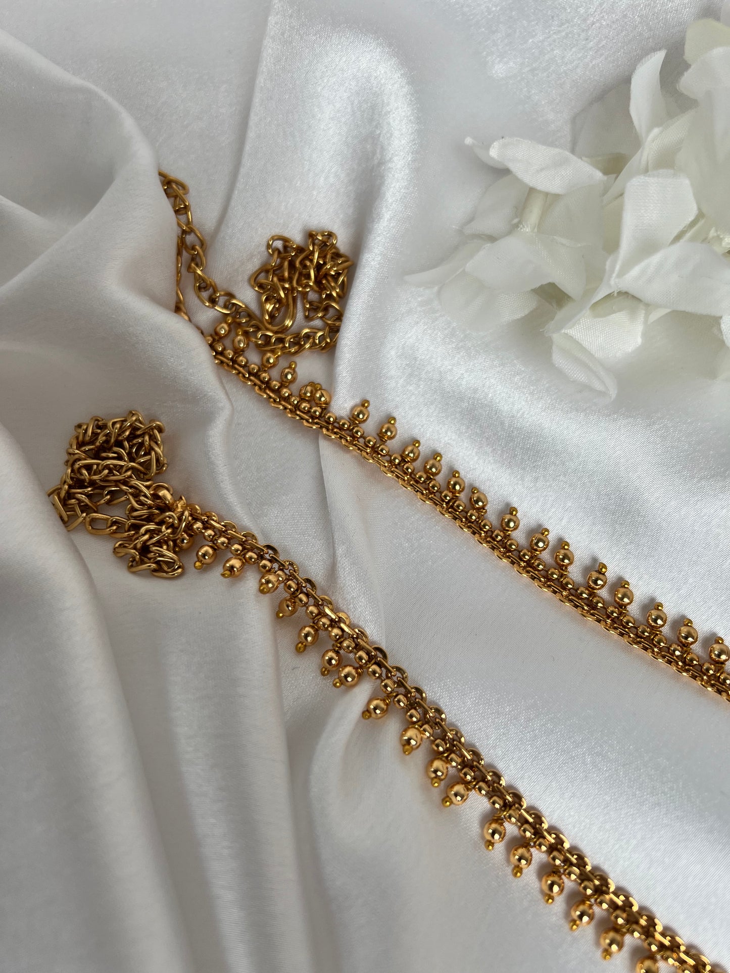 Antique plain gold plated waistchain with hanging golden balls W3016