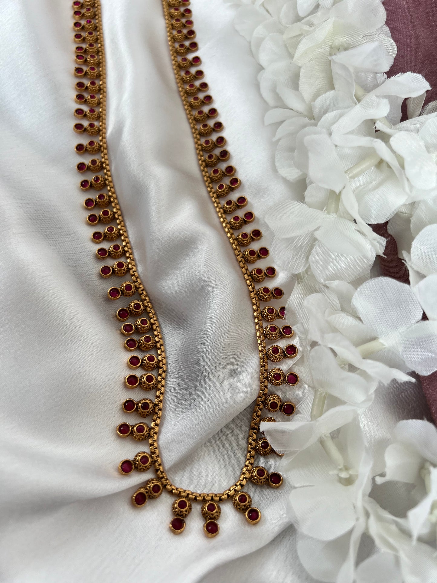 Antique waistchain with matte gold plating and ruby stones W3007