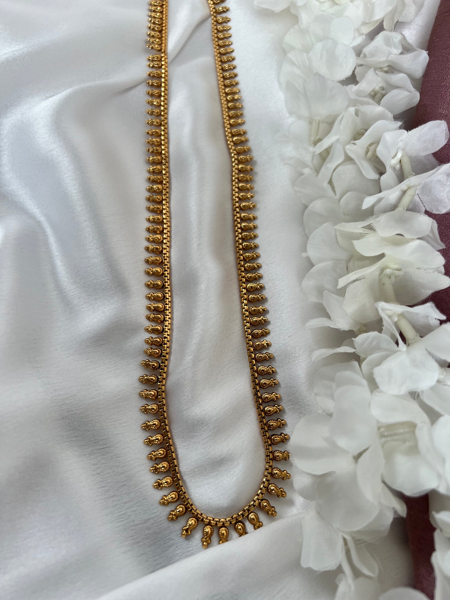 Antique classic gold plated waistchain with hanging golden tear drop shapes W3011