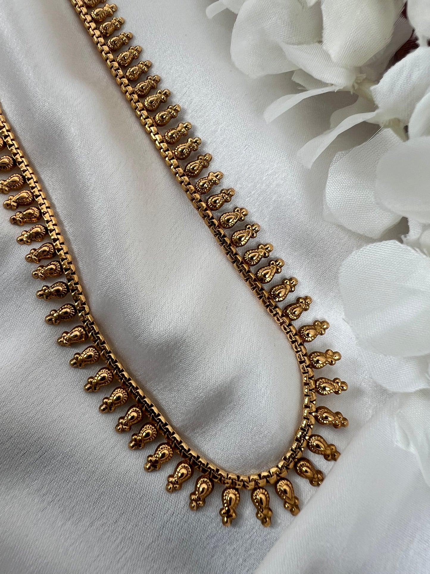 Antique classic gold plated waistchain with hanging golden tear drop shapes W3011