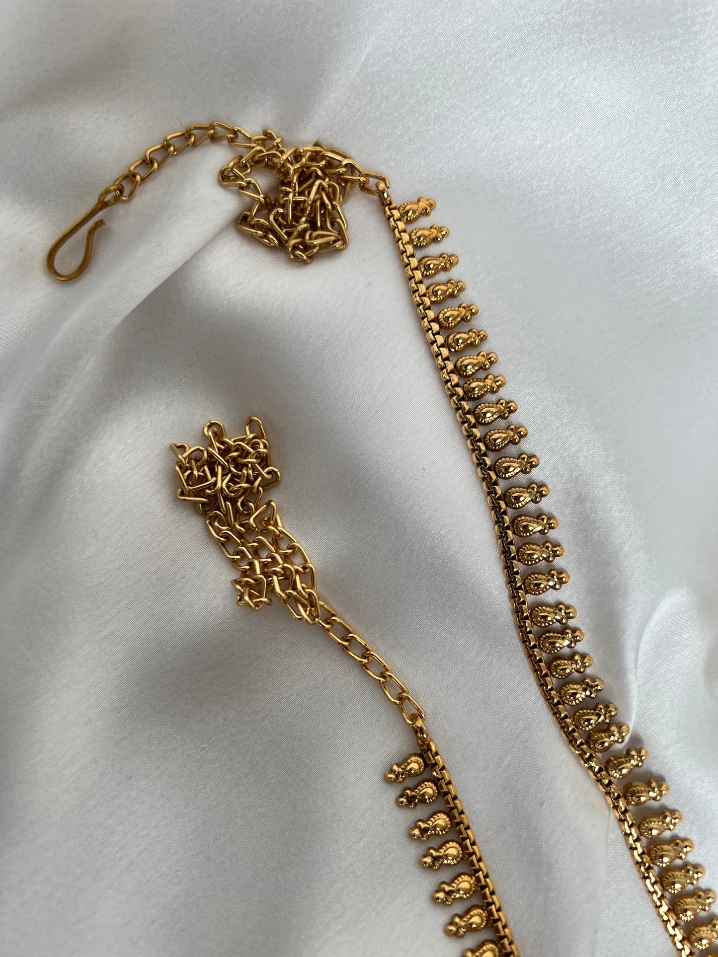 Antique classic gold plated waistchain with hanging golden tear drop shapes W3011