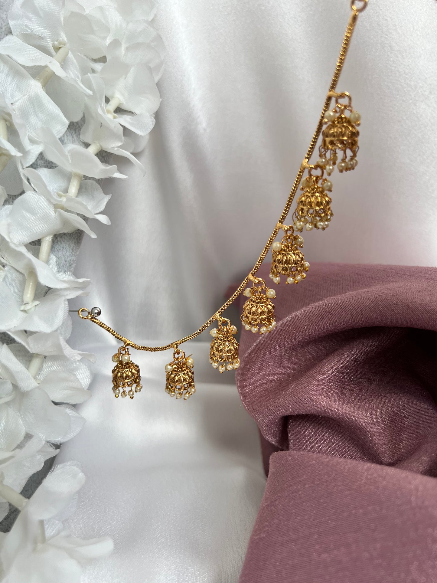 Jhumka earchains goldplated with pearls, in pairs EC3001