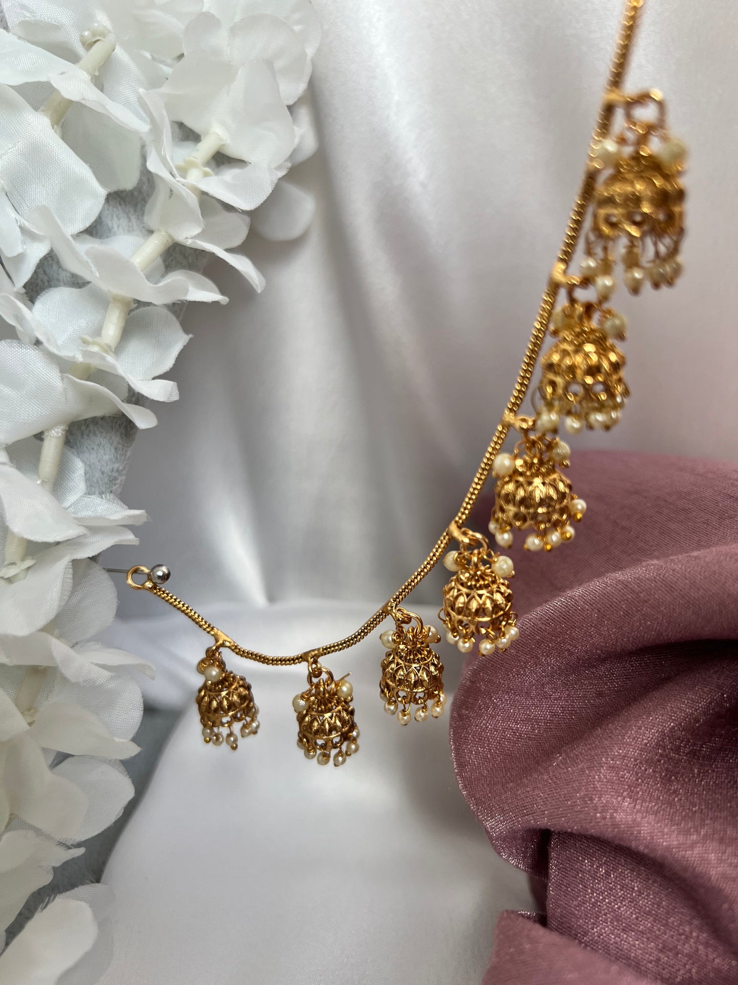 Jhumka earchains goldplated with pearls, in pairs EC3001