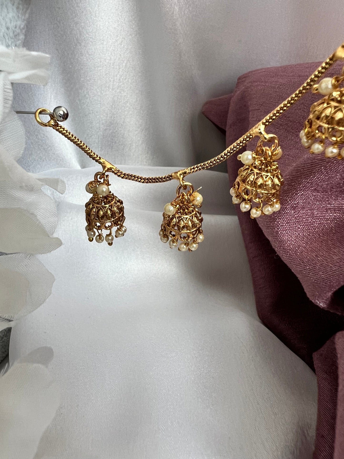 Jhumka earchains goldplated with pearls, in pairs EC3001